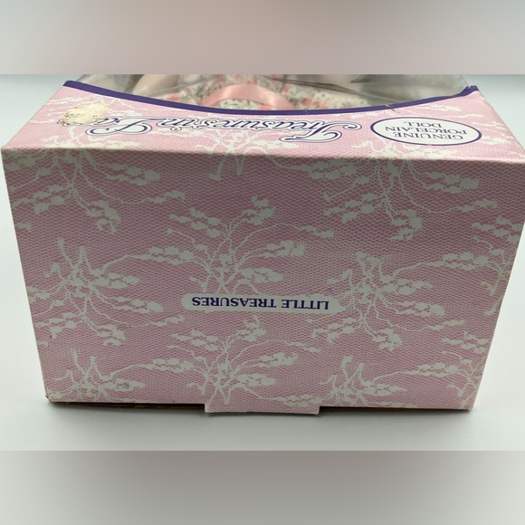 Vintage Treasure In Lace 15" Porcelain Doll Open Box Great Condition - Picture 3 of 13